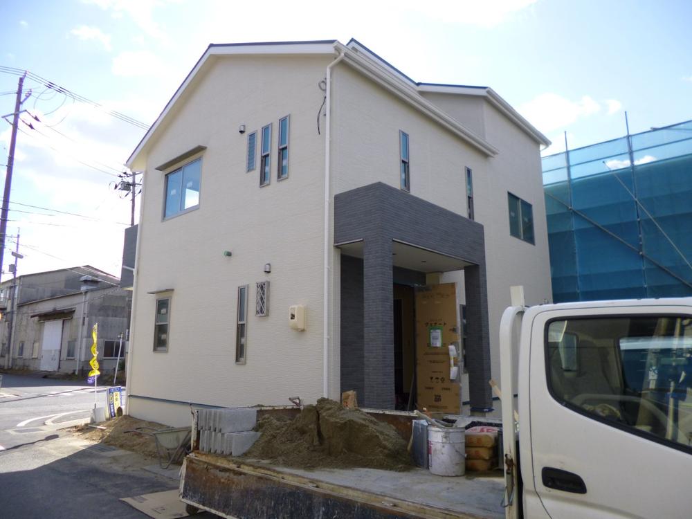 Local appearance photo. Local (12 May 2013) Shooting