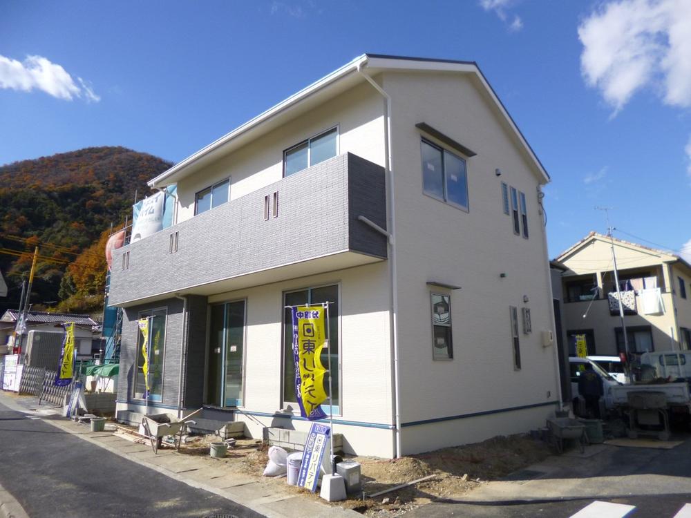 Local appearance photo. Local (12 May 2013) Shooting