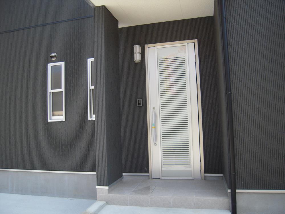 Entrance. Front door