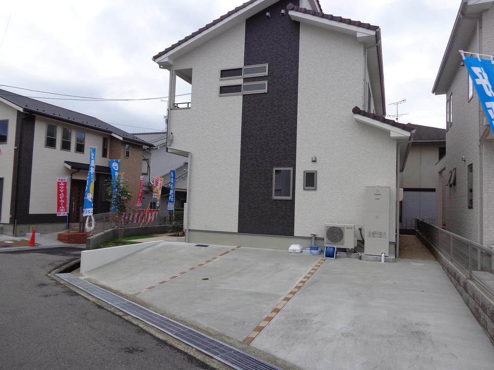 Local appearance photo. Parking 3 units can be