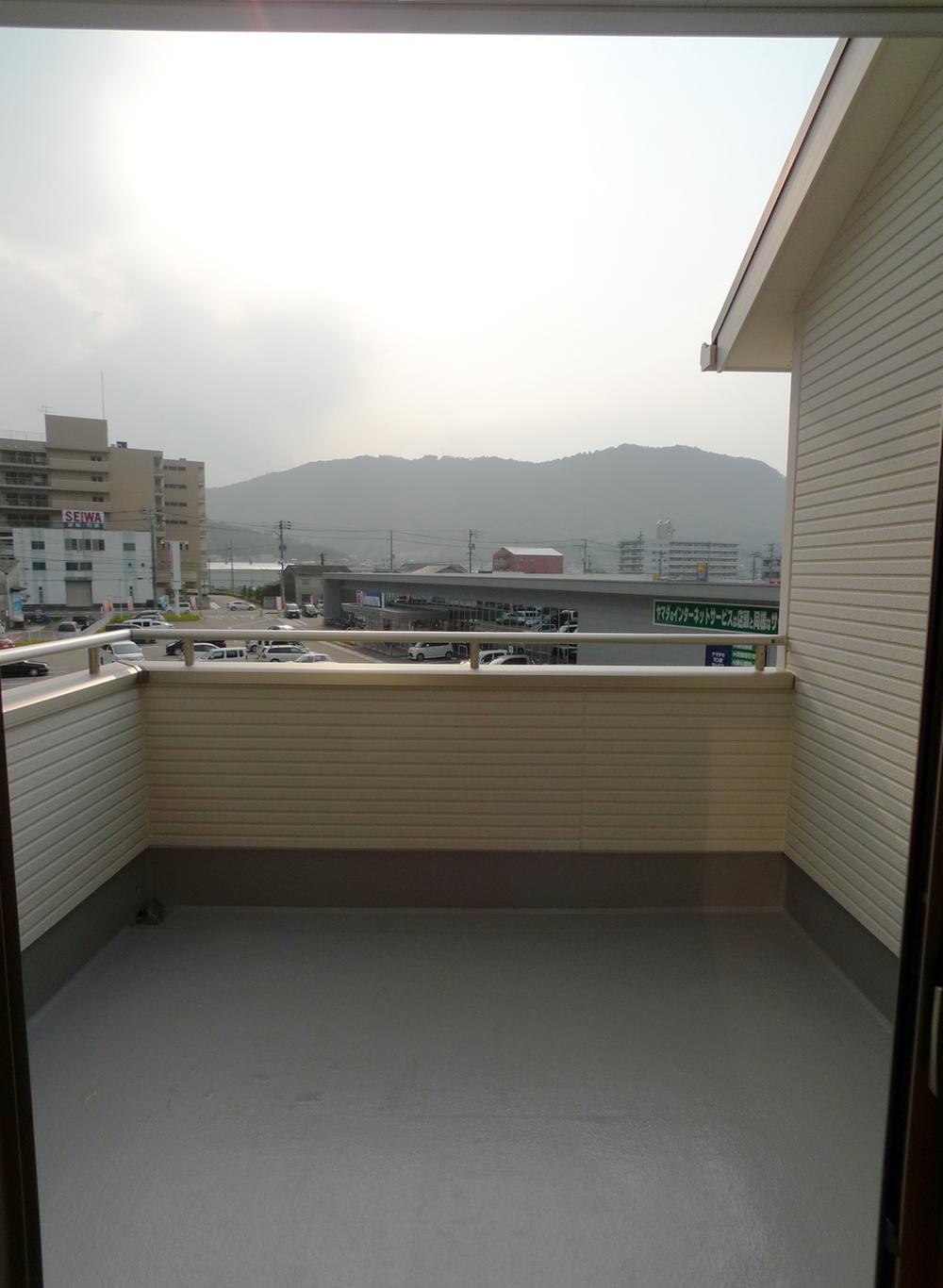 Balcony. Private space width of the balcony that put even the table that does not reach even eyes