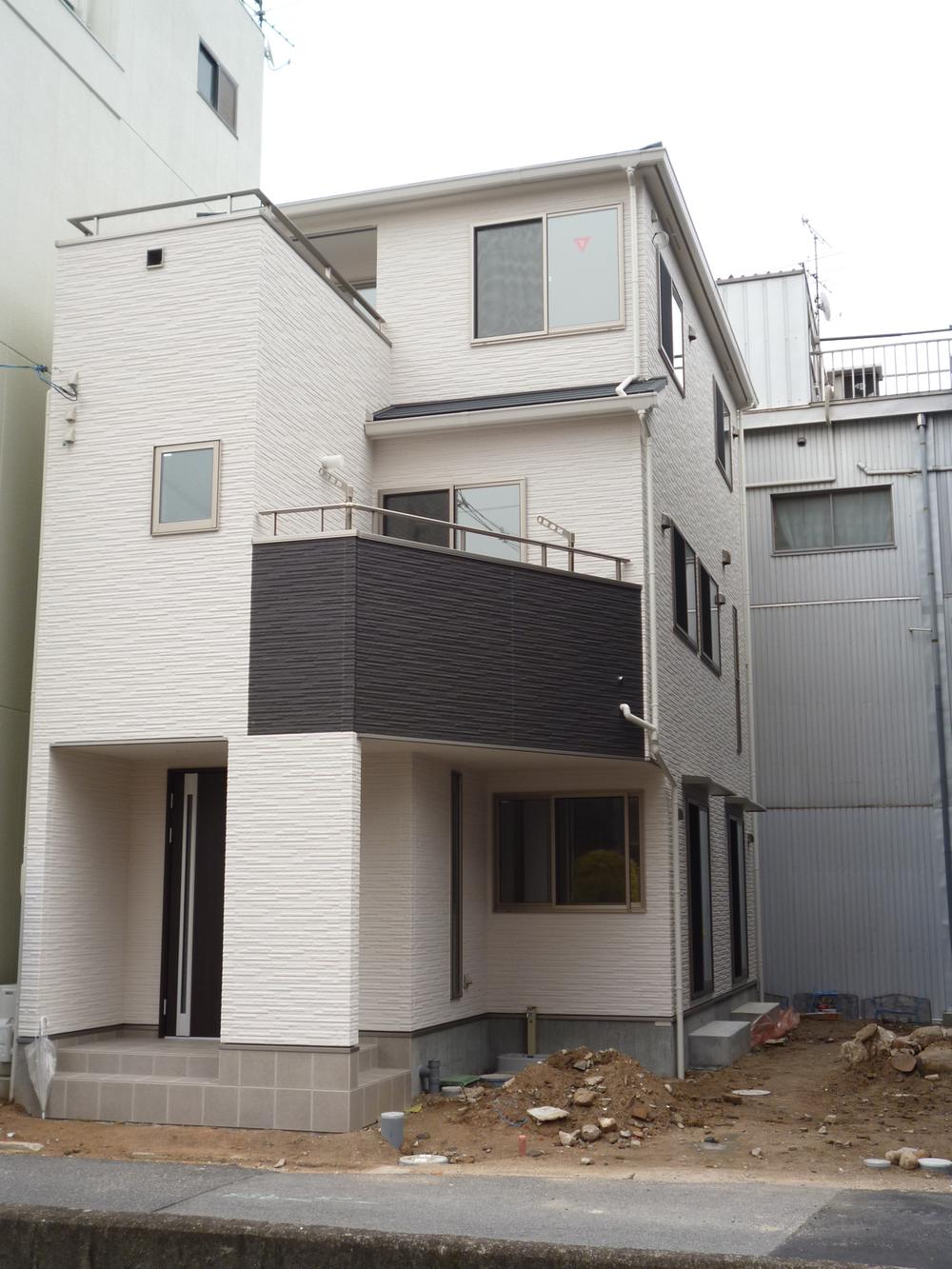 Local appearance photo. Because there is a front road and river, North-west road, but it is bright.