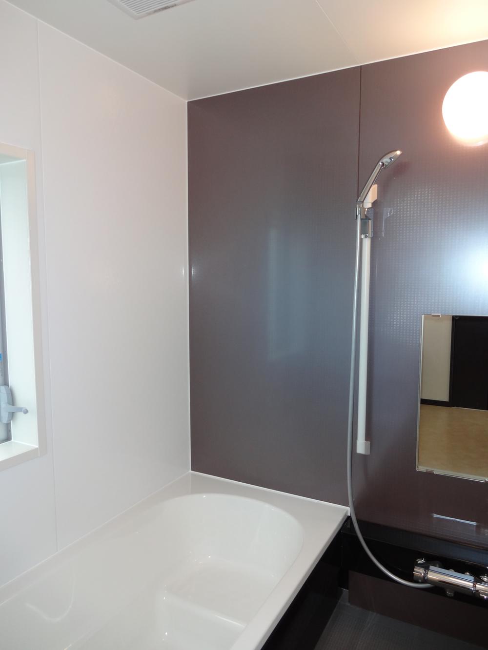 Bathroom. Always clean in Karari floor, Comfortable bathroom