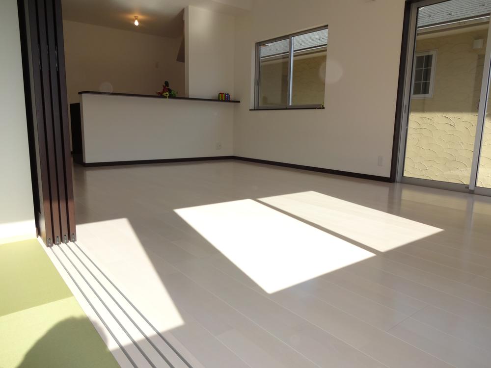 Living. Bright and spacious living room! Why not spend a fun time with family and friends?