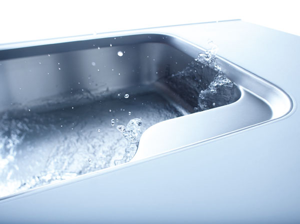 Kitchen.  [Gap-less sink] Clean the dirt is likely to accumulate even if you sink. Eliminating the seam of the counter, By suppressing the occurrence of stain, Sink of care is now easier to.