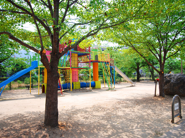 Surrounding environment. Two rivers park (about 140m / A 2-minute walk)