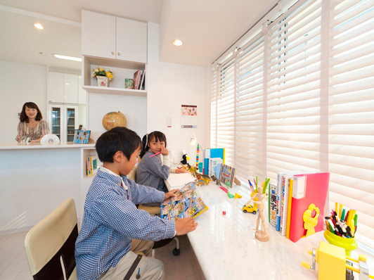 Room and equipment. Ideal for children's study desk, Adopted Verdi own family counter! You can also use the computer desk and housekeeping space (shooting in the gallery. Different from the condominium dwelling unit. )