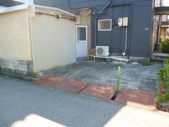 Parking lot. State of the entrance of the parking lot.