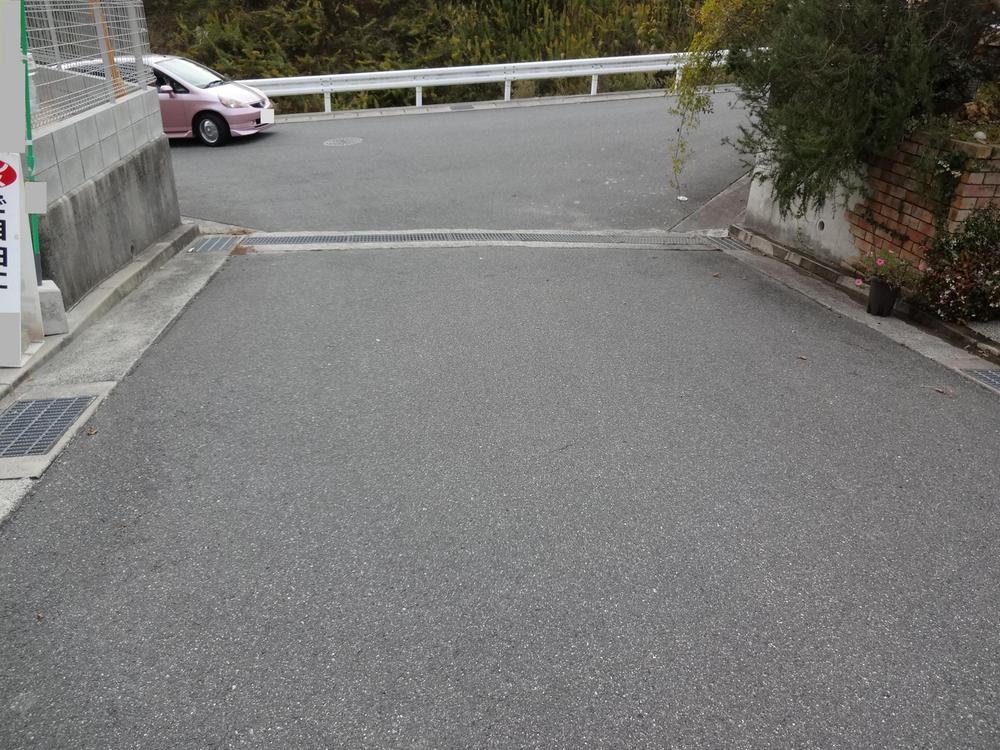 Local photos, including front road. Local (10 May 2013) Shooting