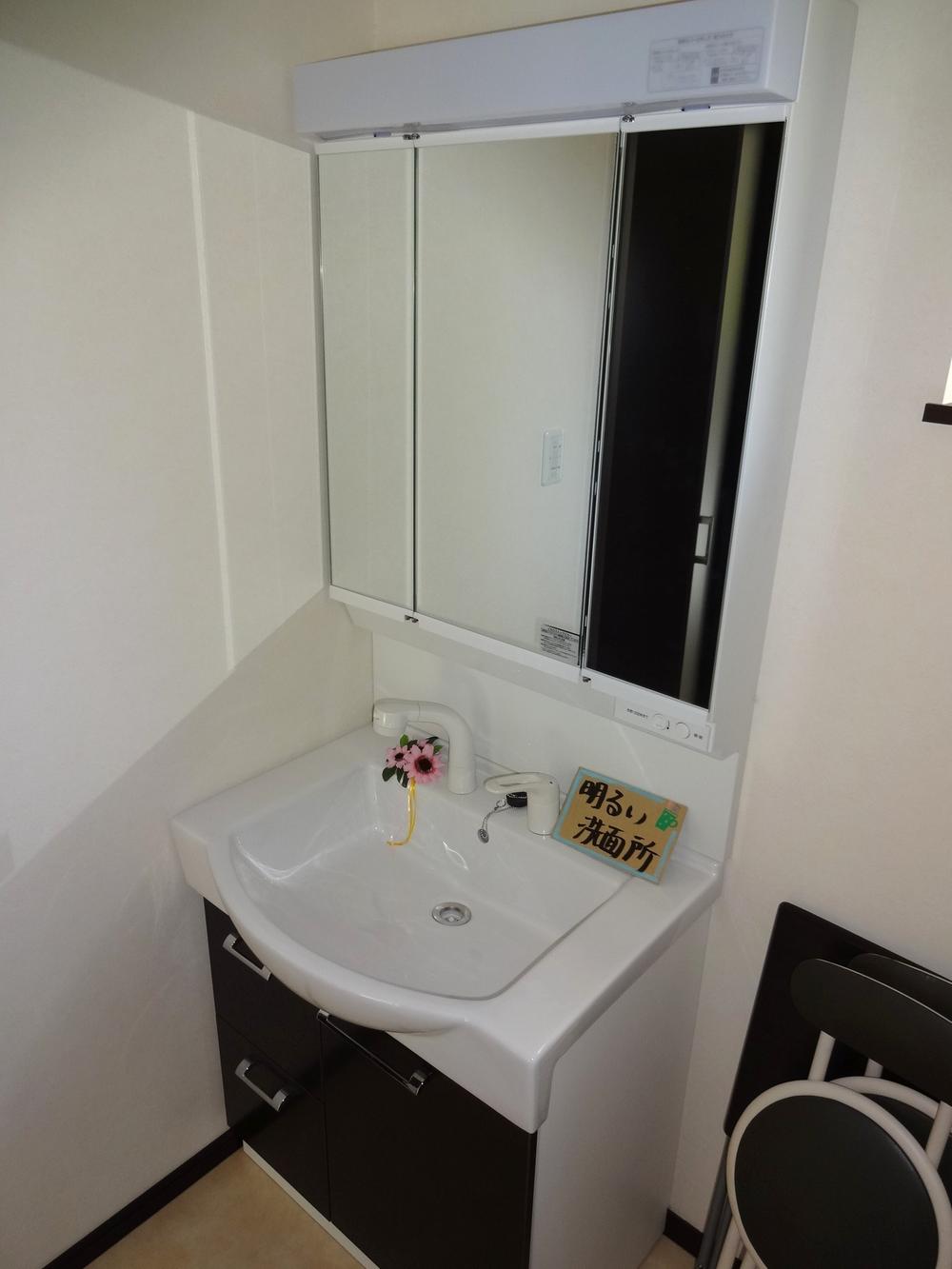 Wash basin, toilet. Indoor (10 May 2013) Shooting