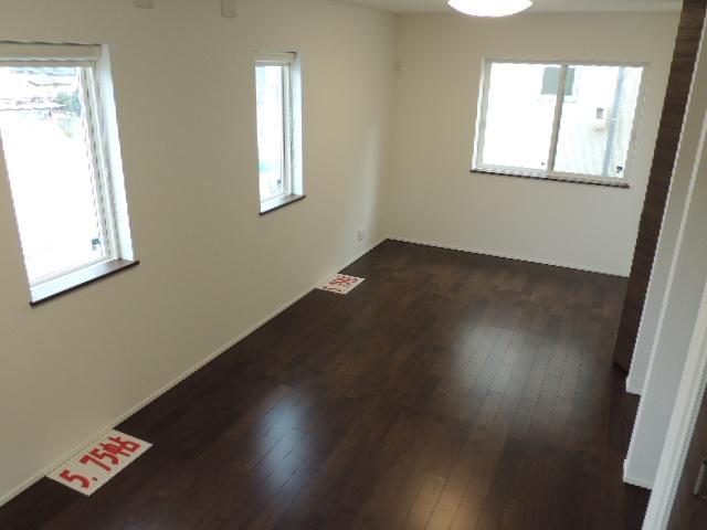 Non-living room. Western-style 5.75 Pledge × 2