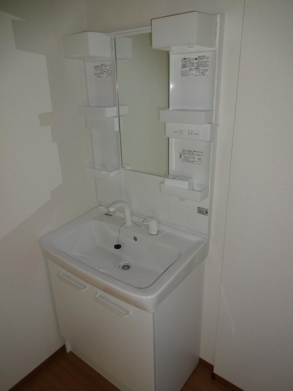 Wash basin, toilet. Indoor (11 May 2013) Shooting