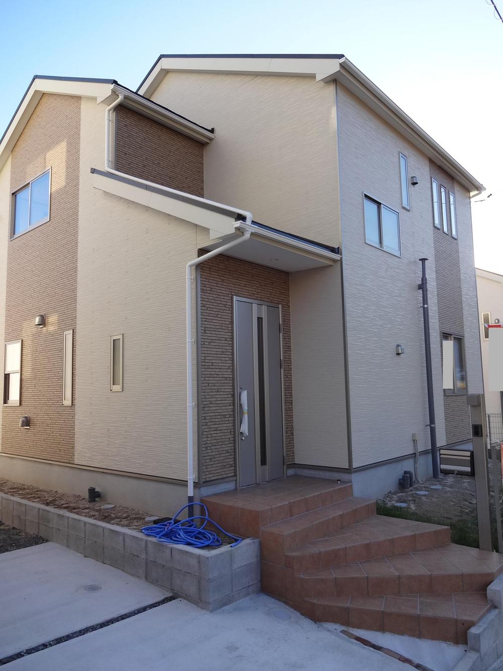 Local appearance photo. Local (11 May 2013) Shooting