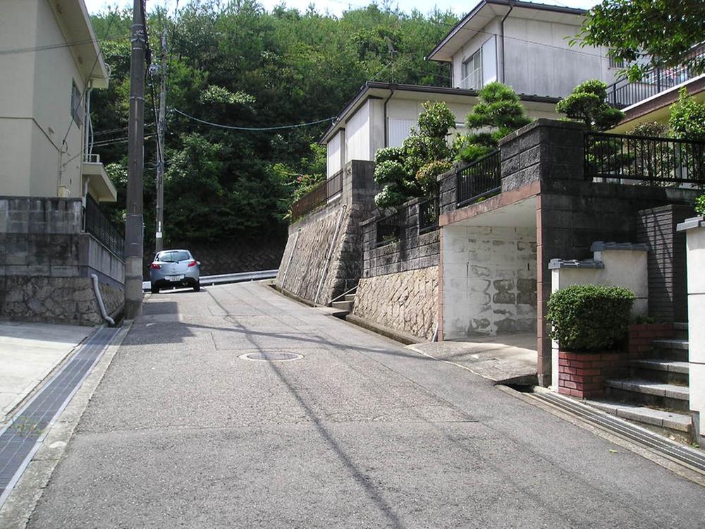 Local photos, including front road. The entire road 5m