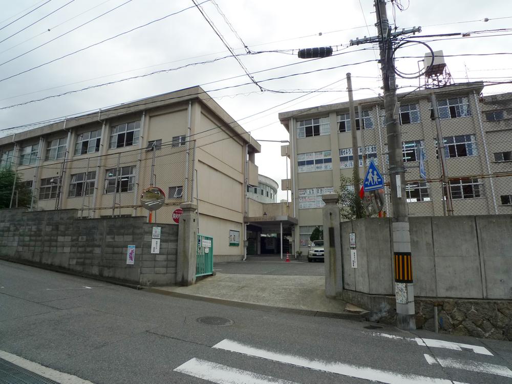 Junior high school. 270m until Katayama junior high school