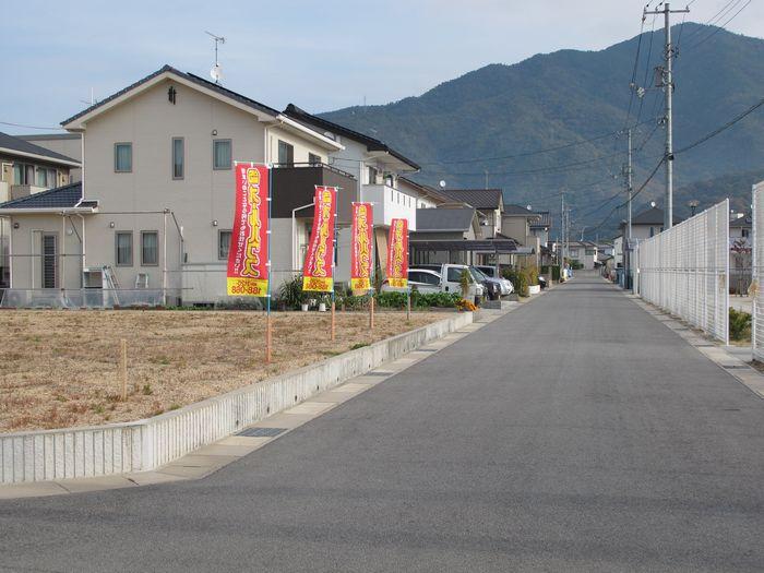 Local photos, including front road. Local (11 May 2013) Shooting