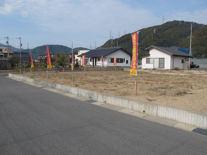 Local photos, including front road. Local (11 May 2013) Shooting