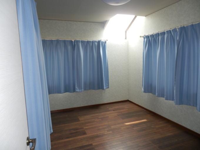 Non-living room. It is the second floor of the six quires Interoceanic.