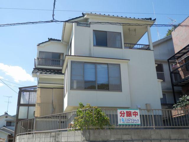 Local appearance photo. Is the appearance from the southeast side.