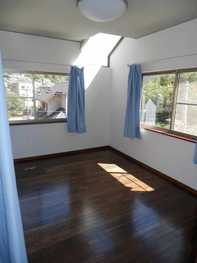 Non-living room. It is the second floor of the six quires Interoceanic.