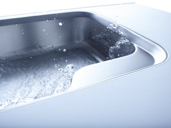 Kitchen.  [Gap-less sink] Clean the dirt is likely to accumulate even if you sink. Eliminating the seam of the counter, By suppressing the occurrence of stain, Sink of care is now easier to.