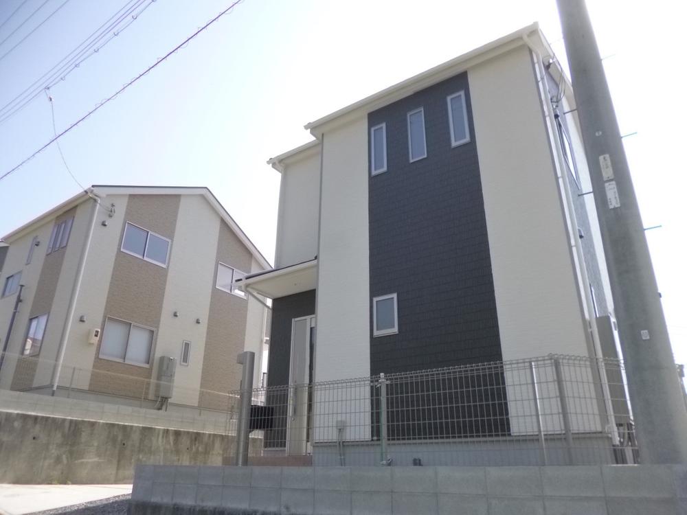 Local appearance photo. Local (10 May 2013) Shooting