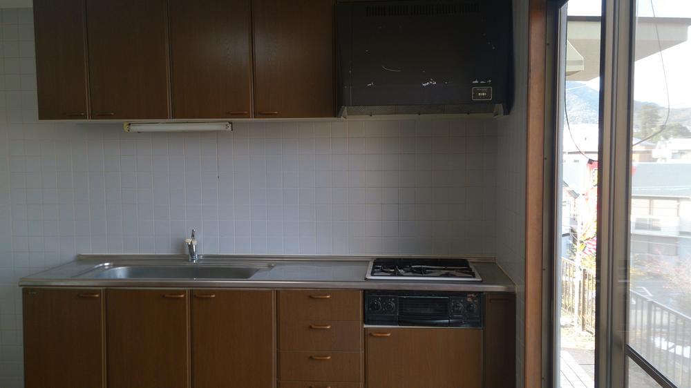 Kitchen. Indoor (11 May 2013) Shooting