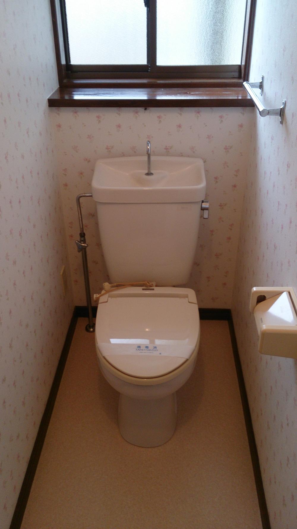 Toilet. Indoor (11 May 2013) Shooting