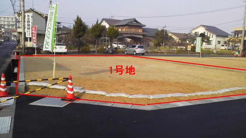 Local photos, including front road. Local (February 2013) Shooting