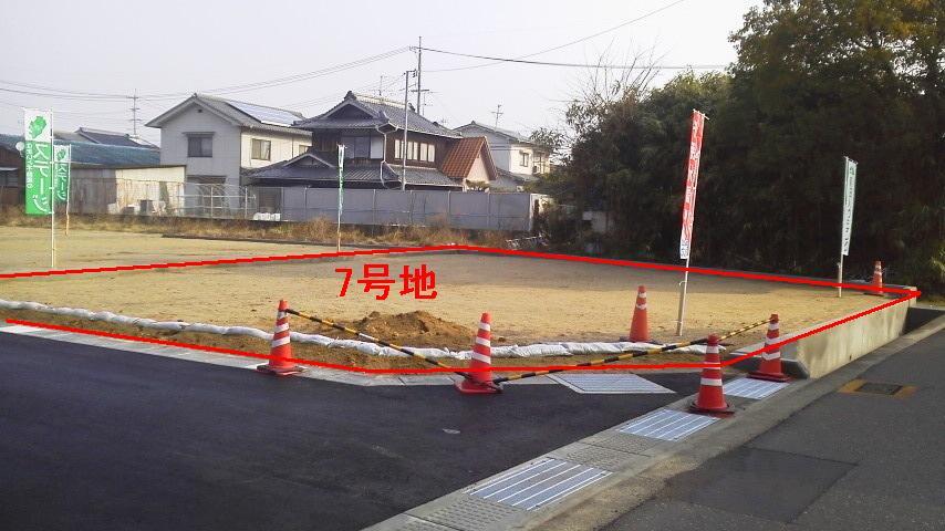 Local photos, including front road. Local (February 2012) Shooting