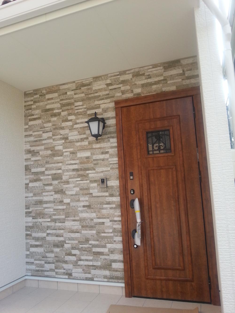 Entrance. Local (September 2013) Shooting