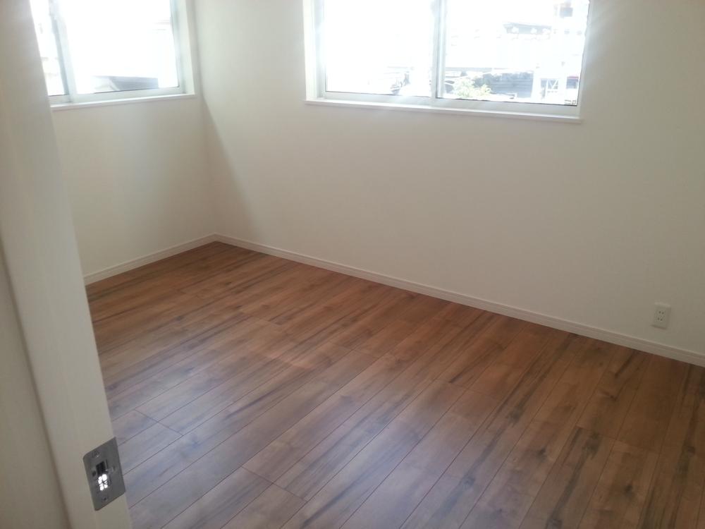 Non-living room. Local (September 2013) Shooting