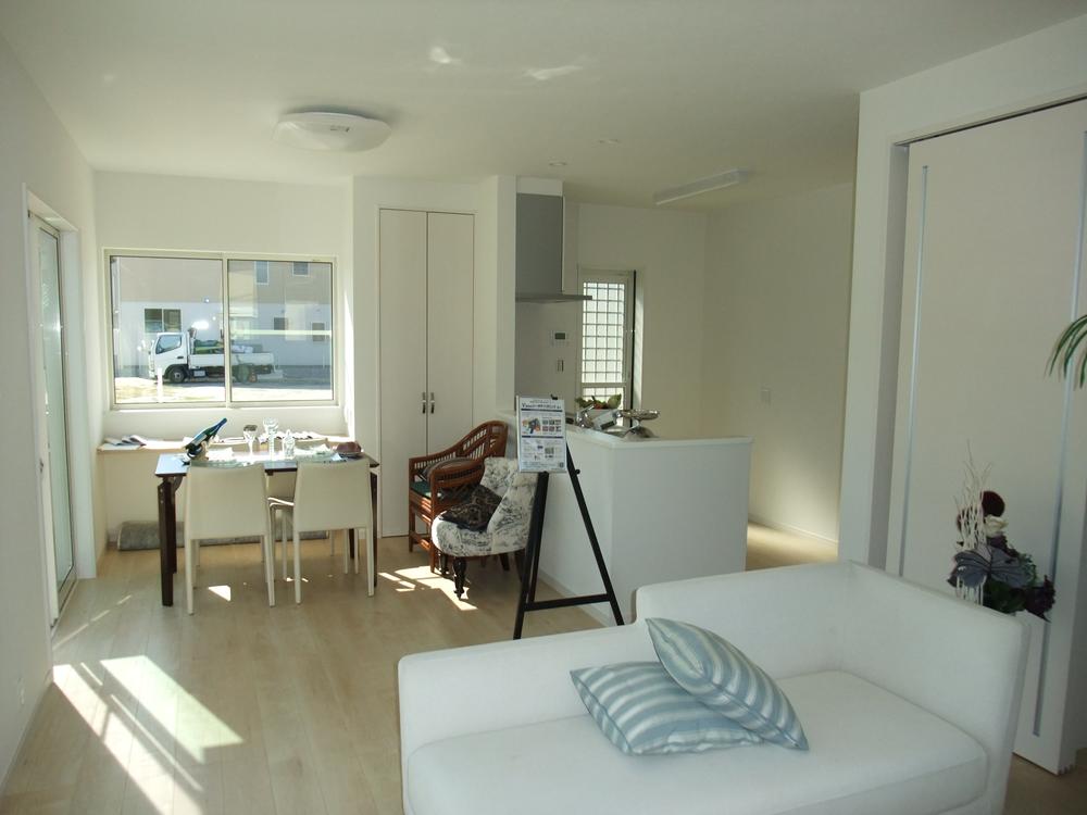 Living. Local (10 May 2013) Shooting