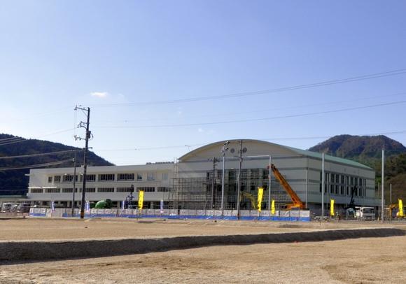 Junior high school. 165m until Otake City Ogata junior high school