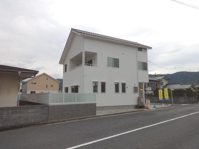 Local appearance photo. Local (10 May 2013) Shooting