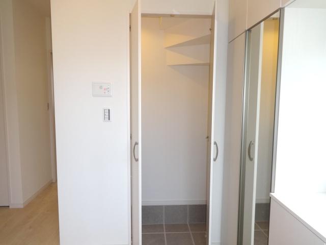 Entrance. Local (10 May 2013) Shooting