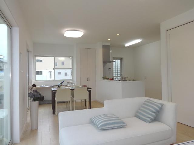 Same specifications photos (living). Local (10 May 2013) Shooting