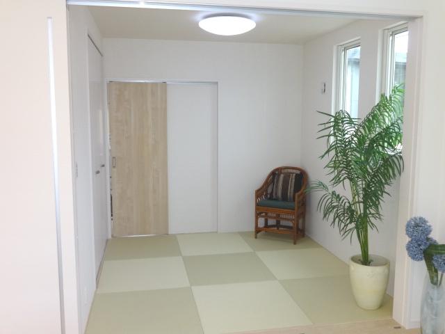 Non-living room. Local (10 May 2013) Shooting