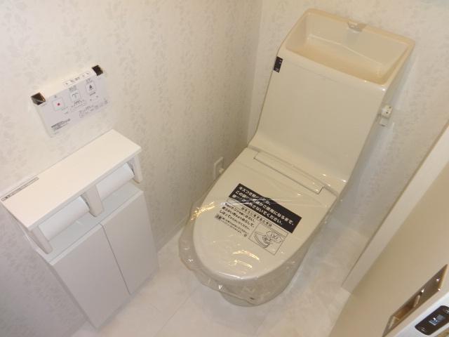 Toilet. Local (10 May 2013) Shooting