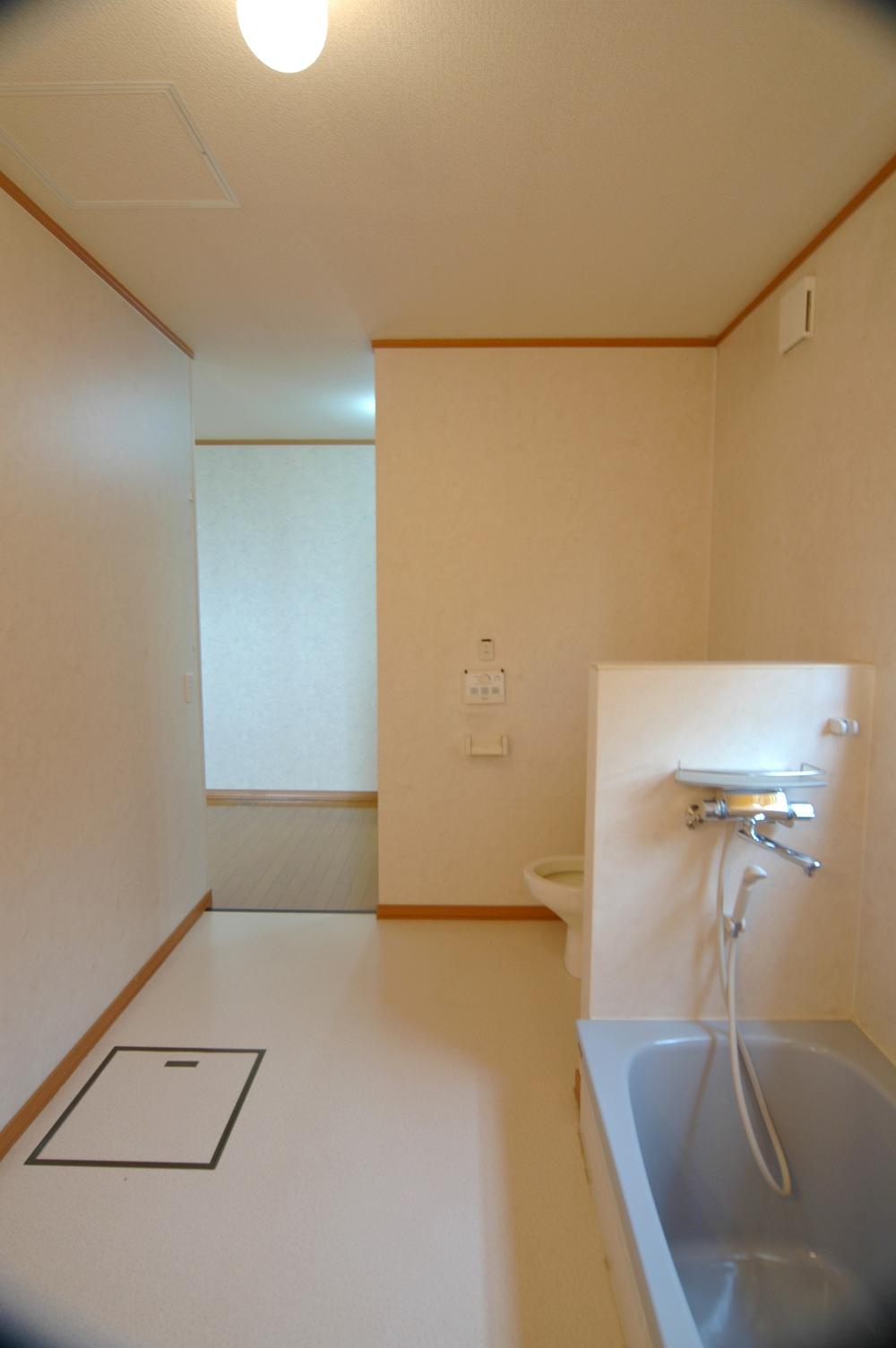 Bathroom. UT ・ UB