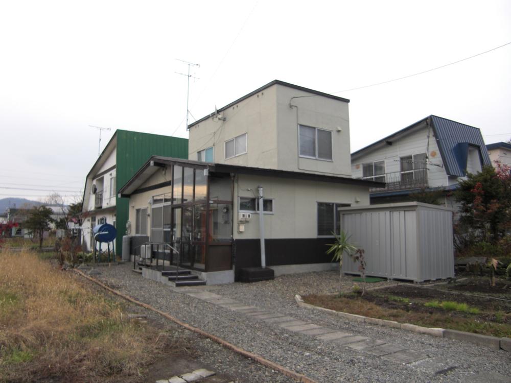 Local appearance photo. Local (11 May 2013) Shooting