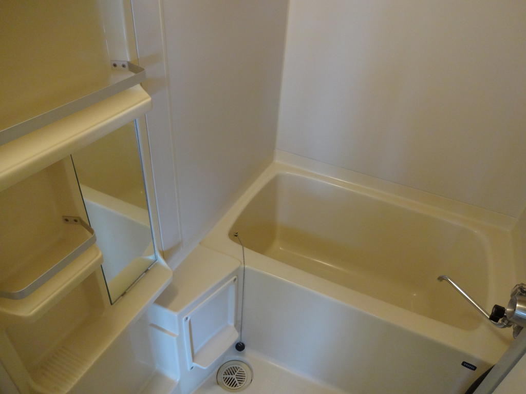 Bath. Storage space is large bathroom ☆ 