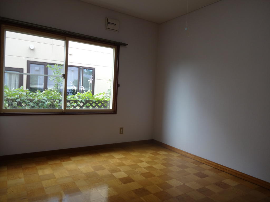 Other room space. Grain of the floor is feeling good! 