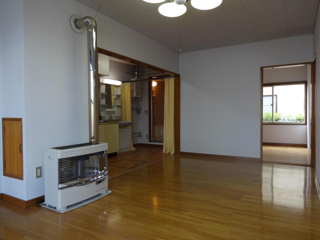 Living and room. Spacious living ☆ 