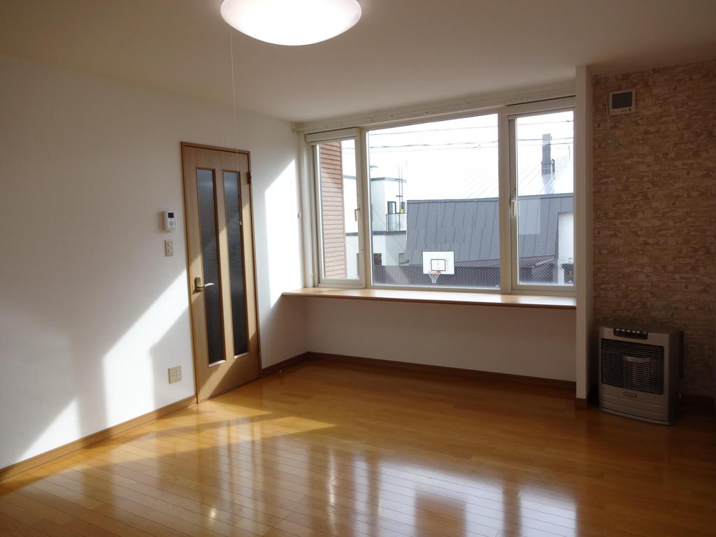 Living and room. Good per yang ☆