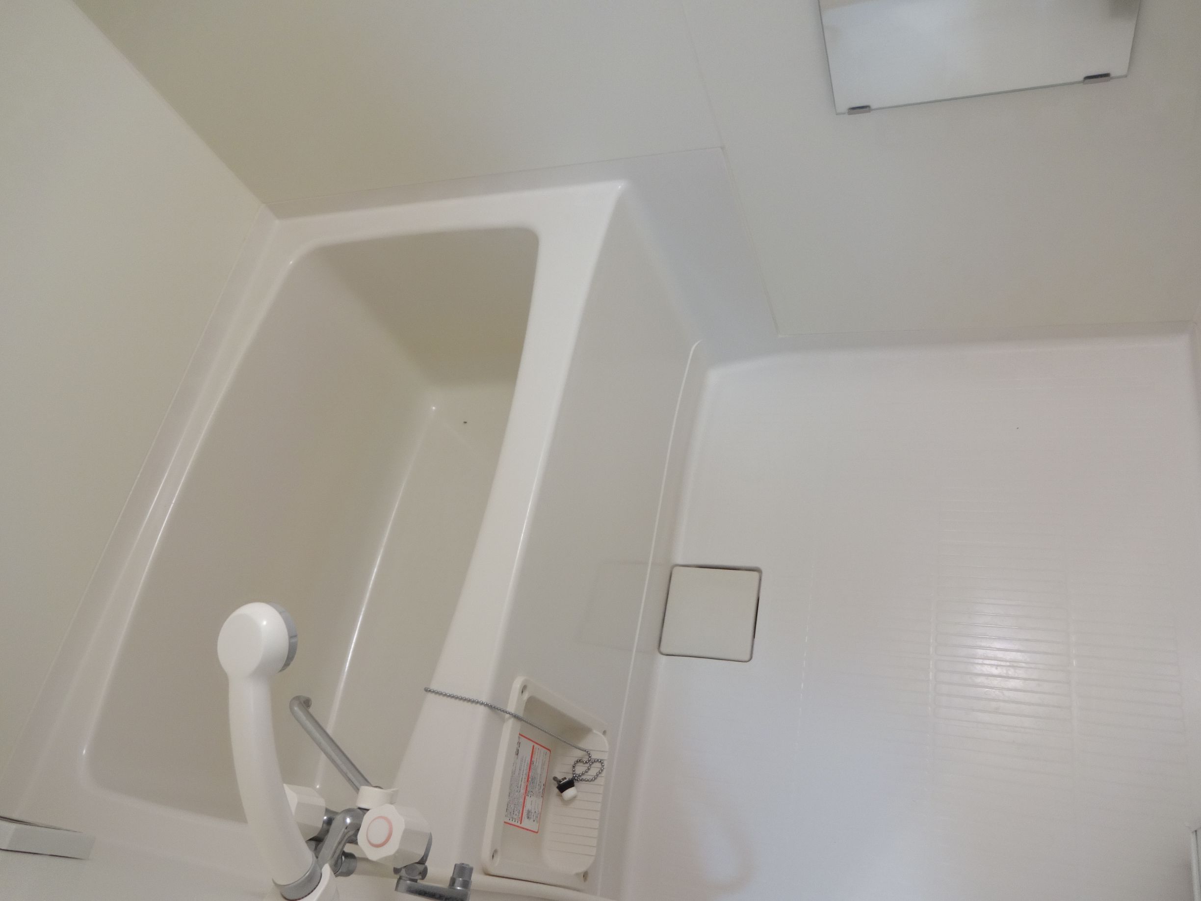 Bath. Relax in the beautiful bath ~