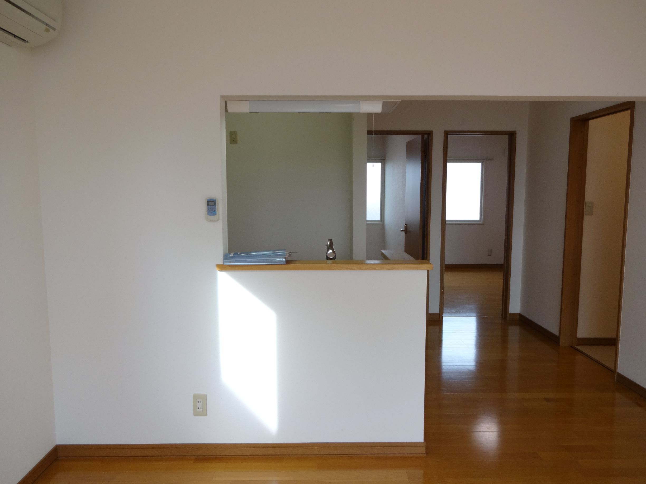 Other room space. Popular face-to-face kitchen!