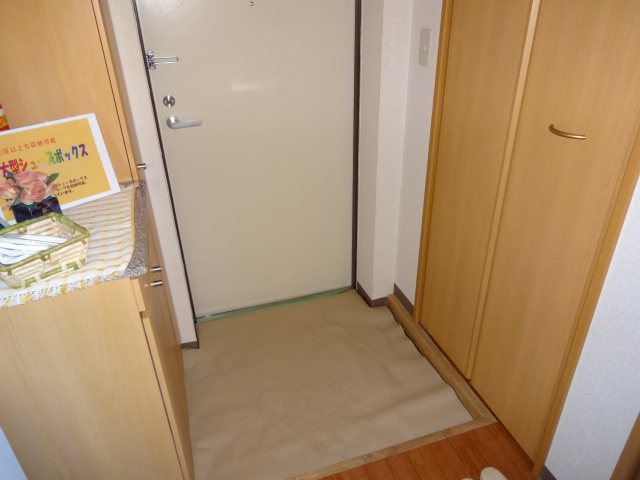 Entrance. Storability outstanding entrance! ! 