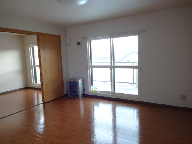 Living and room. Warmth on cold days, even the room in the heating rooms