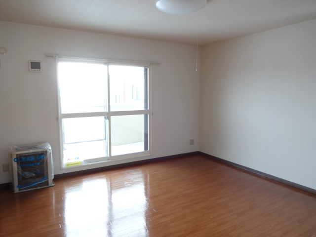 Living and room. There are large windows, Good per positive living ☆ 